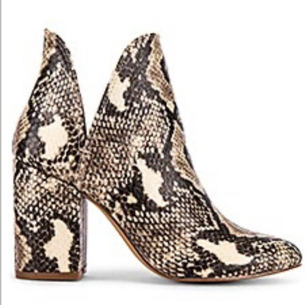 Steve Madden Beige Snake Boots 8.5 NEW